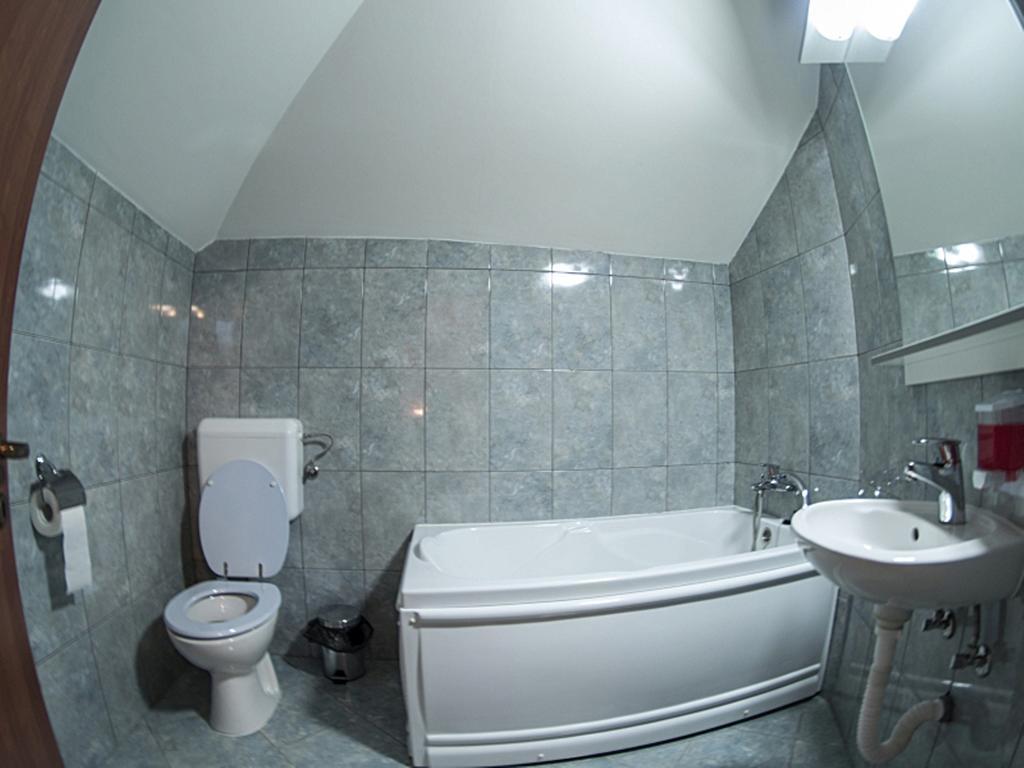 Motel Al Capone Satu Mare Habitación foto