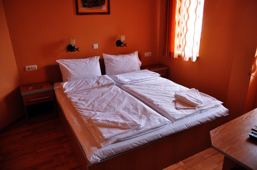 Motel Al Capone Satu Mare Habitación foto
